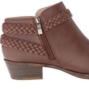 lifestride women's adriana ankle bootie boot
